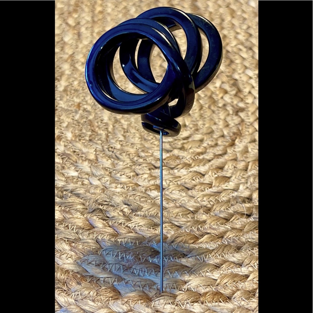 Vintage c1940s large bold Black Bakelite or Extruded Celluloid Hat Pin 👒